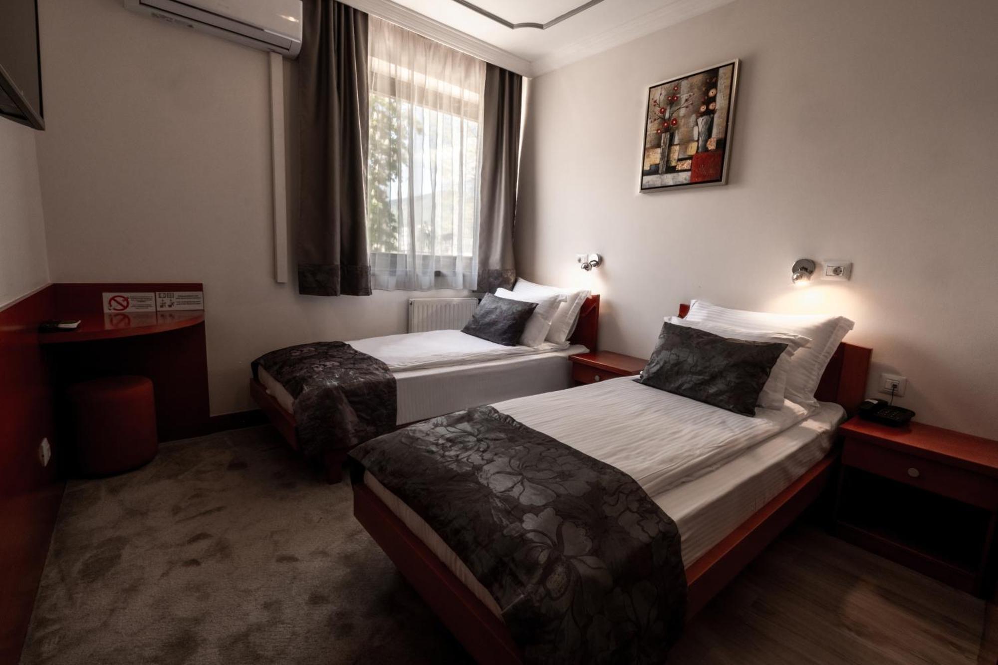 Hotel Bosna 1 Ilidža Buitenkant foto