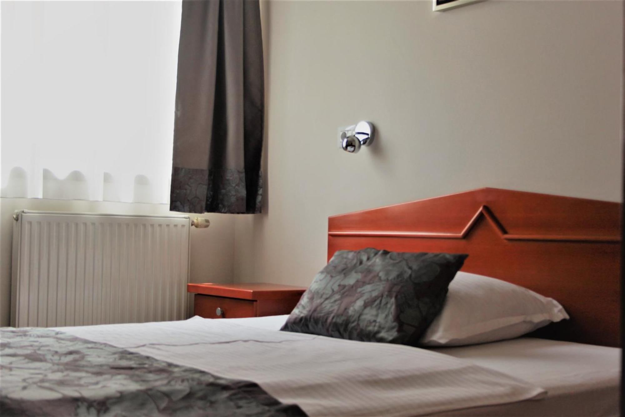 Hotel Bosna 1 Ilidža Buitenkant foto
